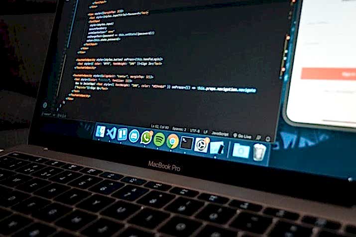 Web tasarımı öğrenmek için adım adım rehberimiz! Profesyonel görünümlü siteler nasıl tasarlanır? İşte temel bilgiler ve ipuçları.